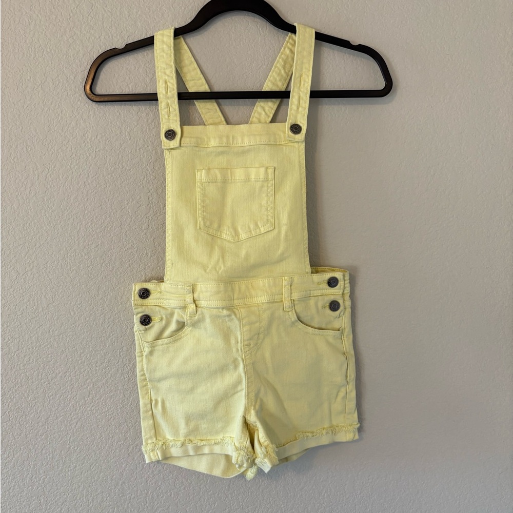 Girl’s Cat & Jack Light Yellow Shorts Overalls size Medium 7/8